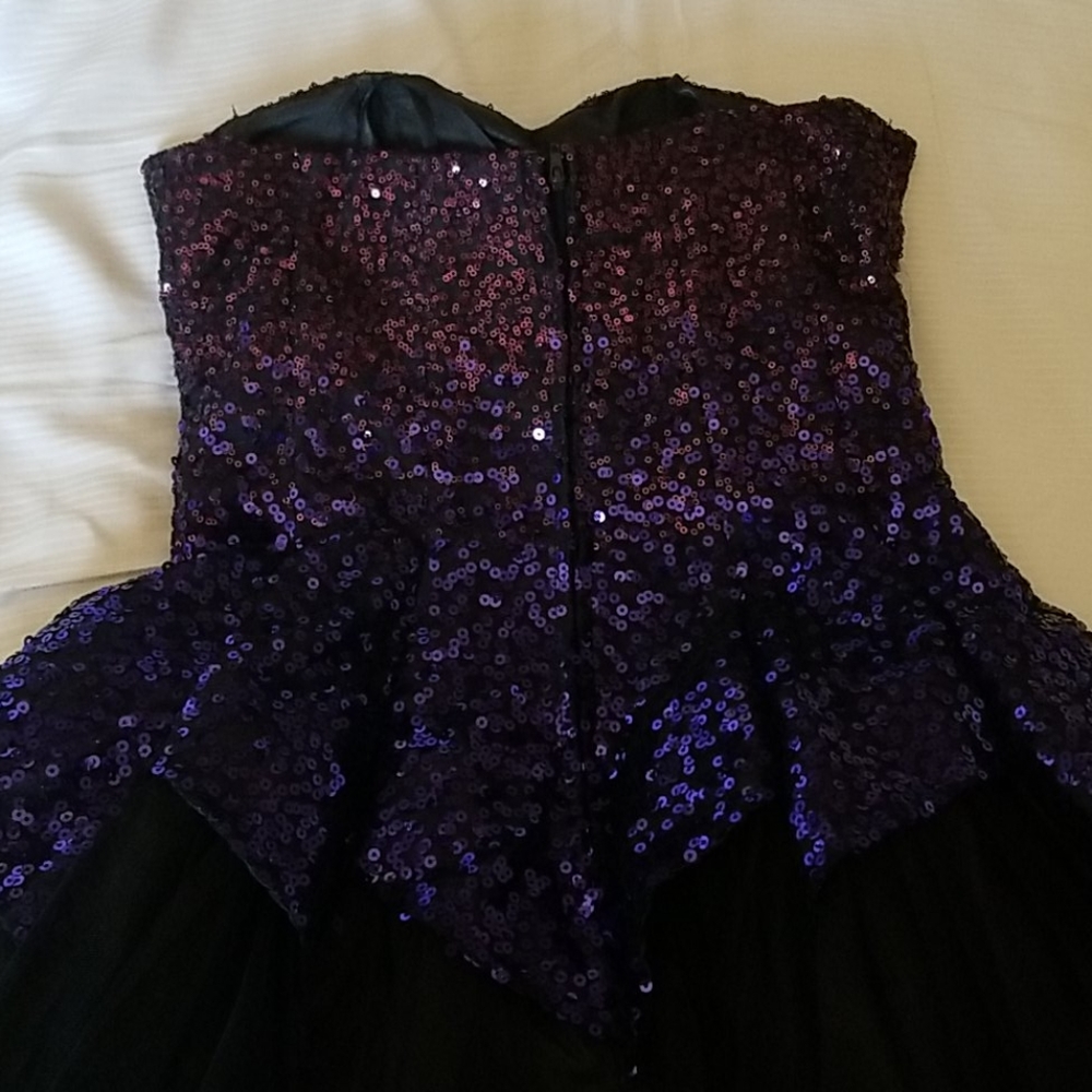 Dress - Picture 5 of 7